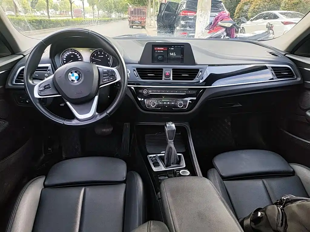 BMW 1 Series 2018 Facelift 118i Sport фото 10