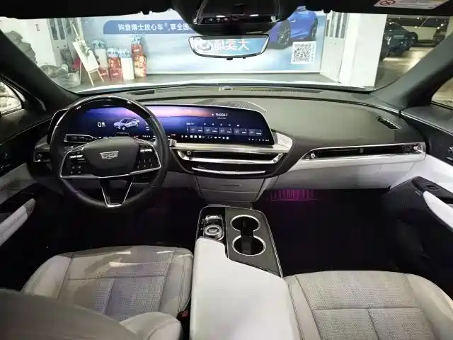 Cadillac IQ Rui Ge 2022 RWD Long Range Luxury Edition фото 6