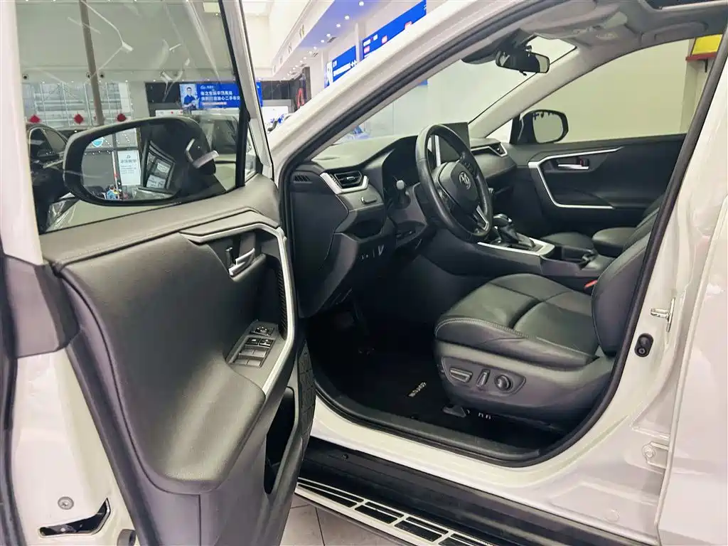 Toyota Wildlander 2021 2.0L CVT 2WD Luxury Edition фото 20