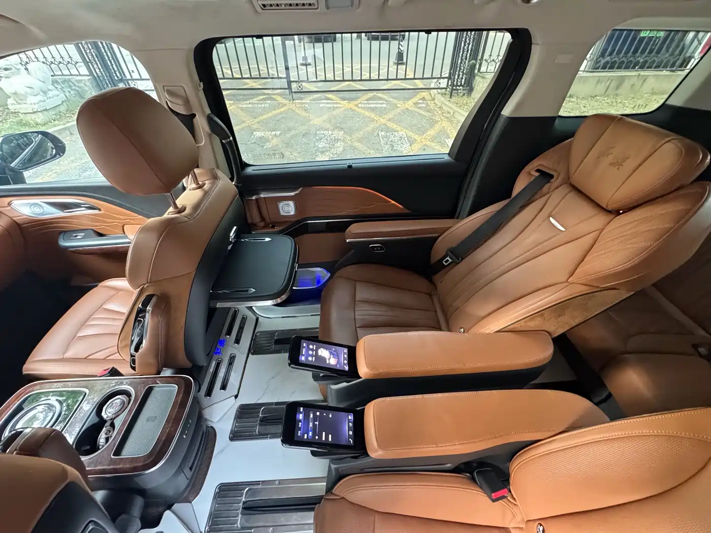 Hongqi HQ9 2023 2.0T Smart Connect Flagship фото 32