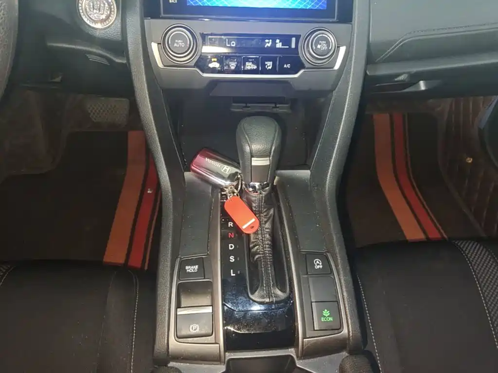 Фото 14 - Honda Civic