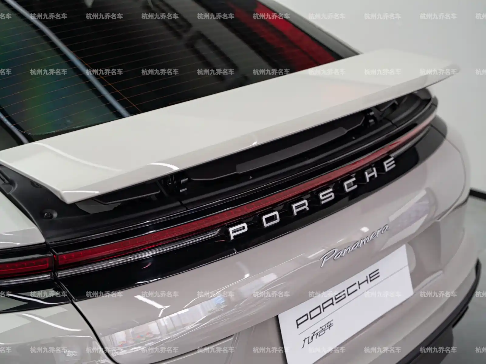 Photo 11 - Porsche Panamera