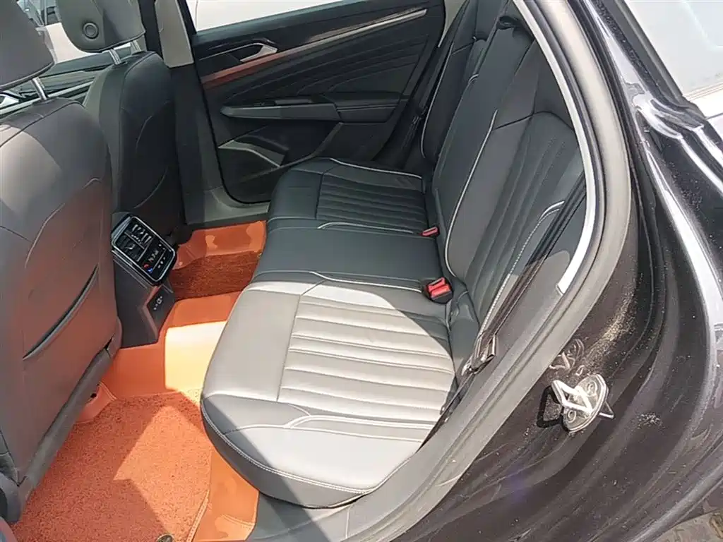 Volkswagen Passat 2022 330TSI Starlight Elite Edition фото 17