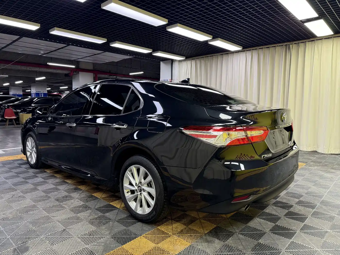Toyota Camry 2021 Hybrid 2.5HGVP Leading Edition фото 10