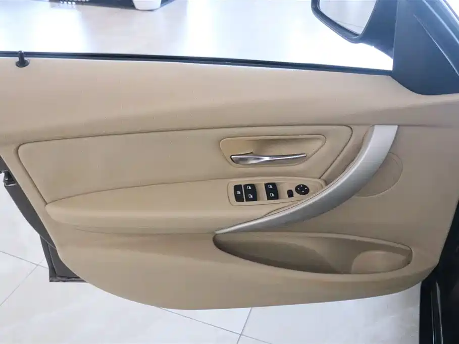 BMW 3 Series 2014 320i Progressive фото 10