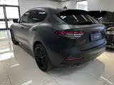 Photo 4 - Maserati Levante
