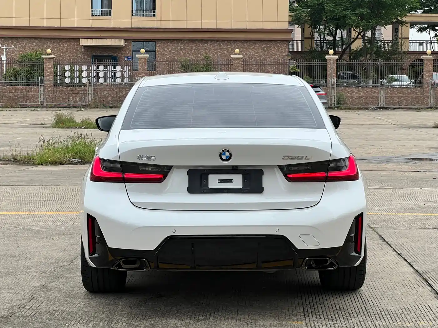 BMW 3 Series 2025 330Li M Sport Night Edition фото 13