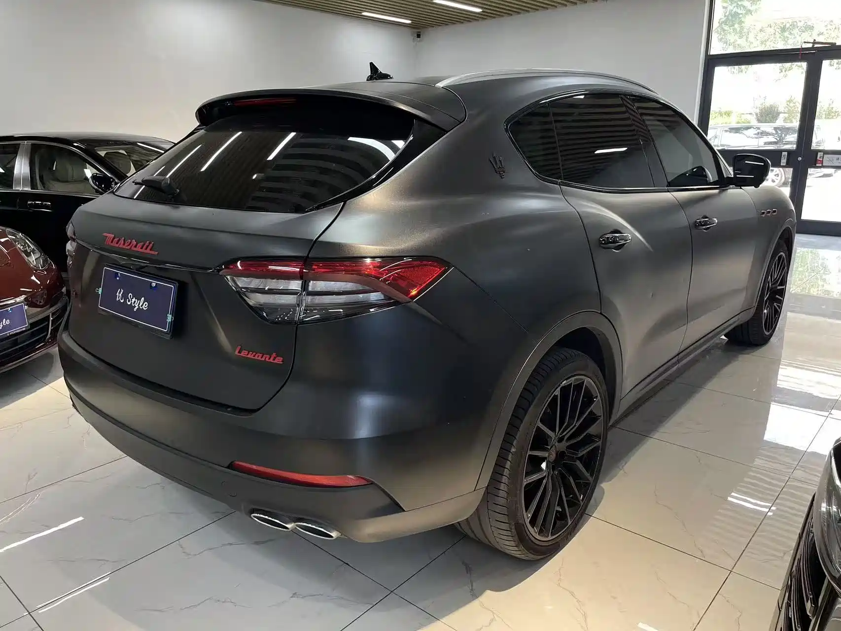 Photo 3 - Maserati Levante