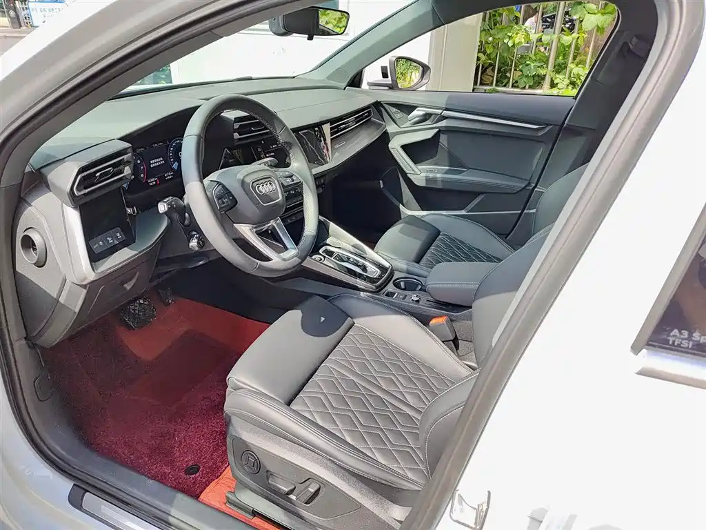 Audi A3 2025 Sportback 35TFSI Flying Premium фото 7