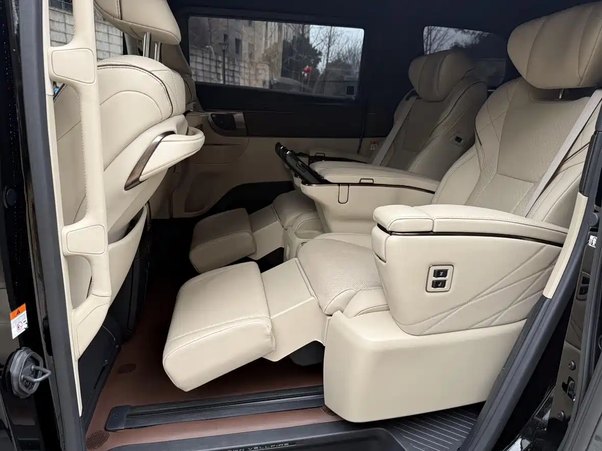 Toyota Vellfire 2024 Crown Hybrid 2.5L Executive Premium Edition фото 4