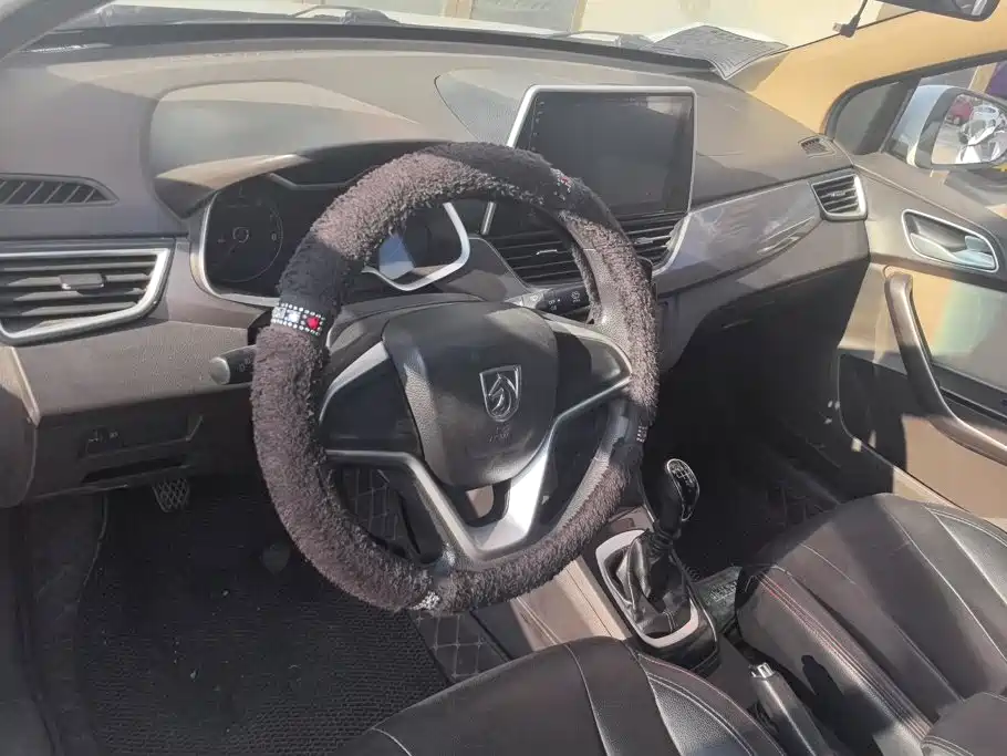 Baojun 310W 2018 2017 1.5L Manual Comfort China V