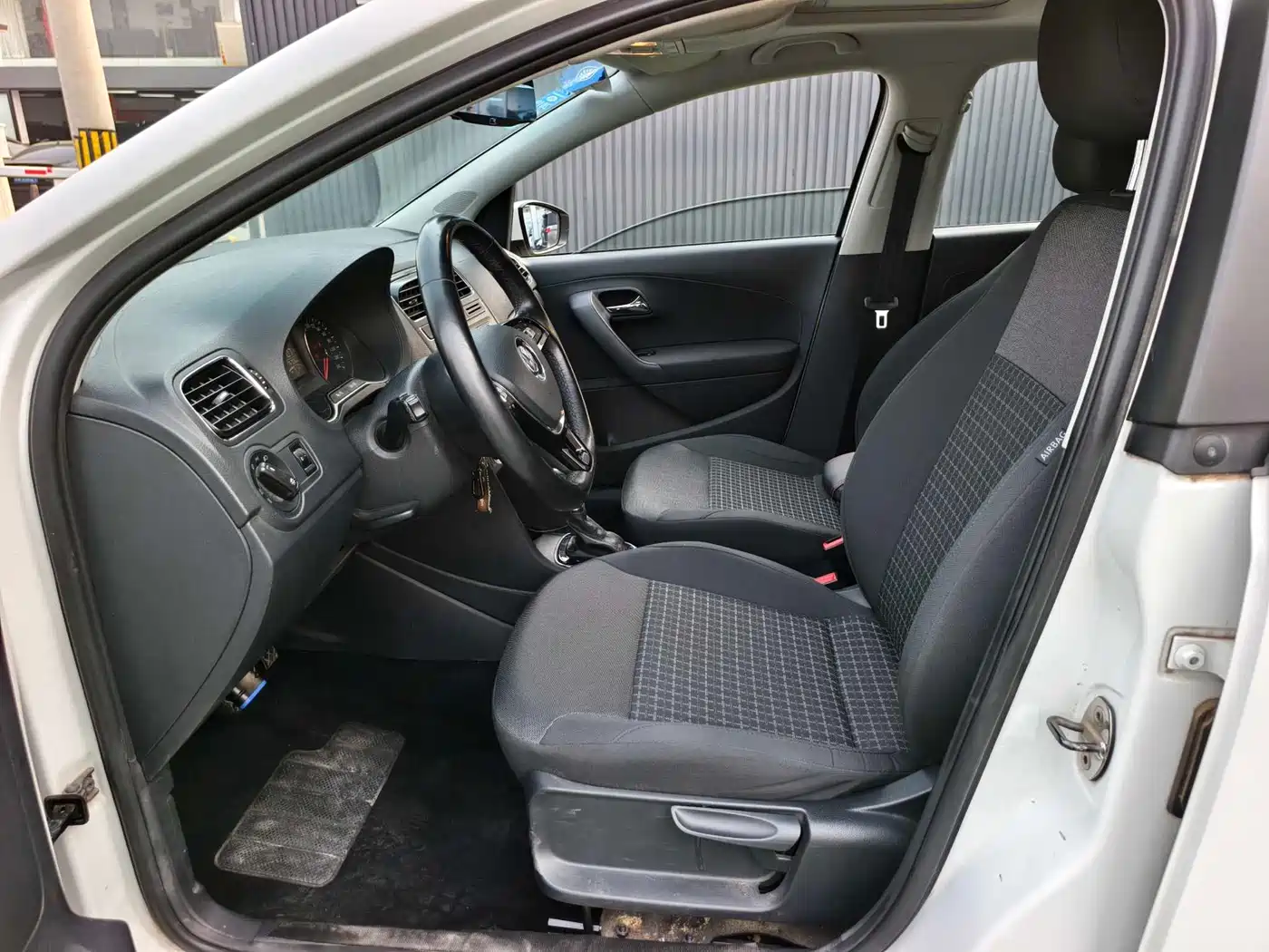 Volkswagen Polo 2016 1.6L Automatic Comfort фото 10