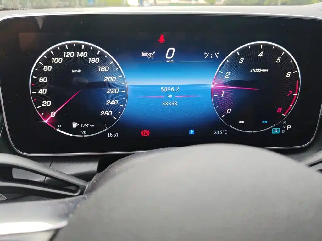 Фото 9 - Mercedes-Benz GLC