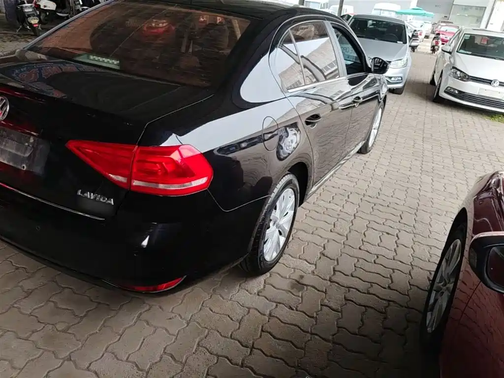Volkswagen Lavida 2015 230TSI DSG Comfort Edition фото 8