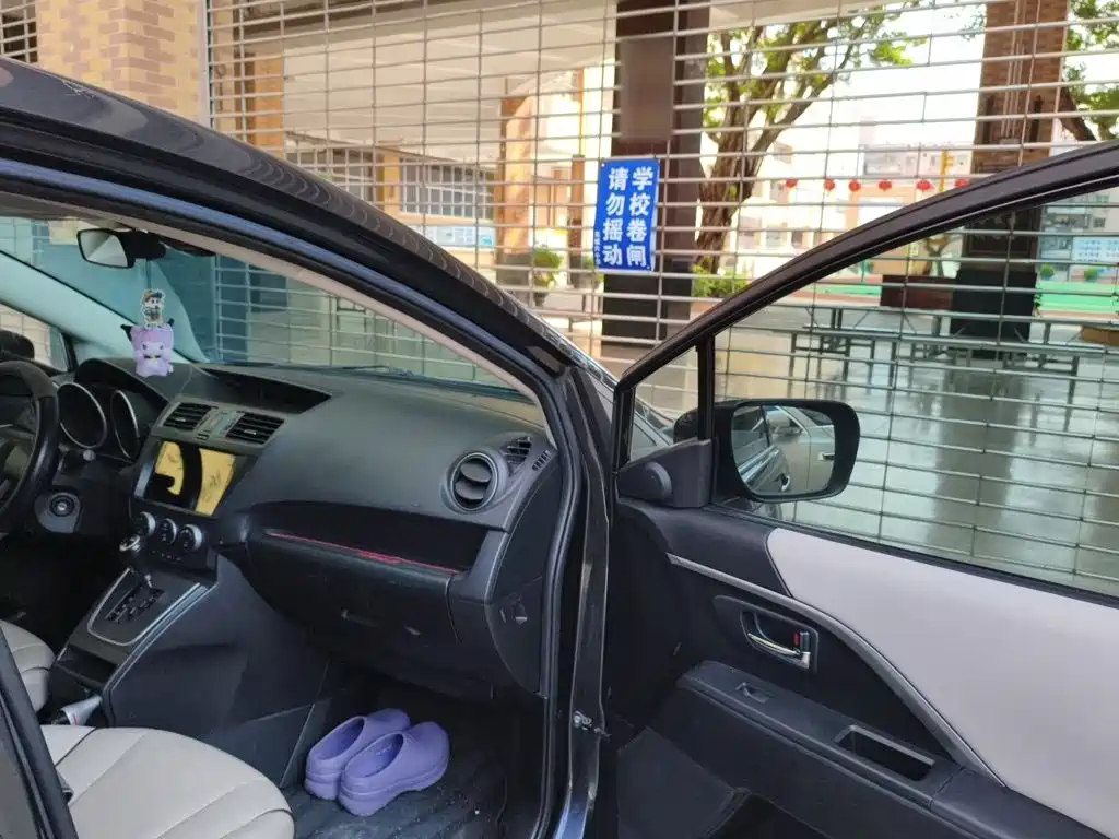 Mazda Mazda5 2015 2013 2.0L Automatic Luxury