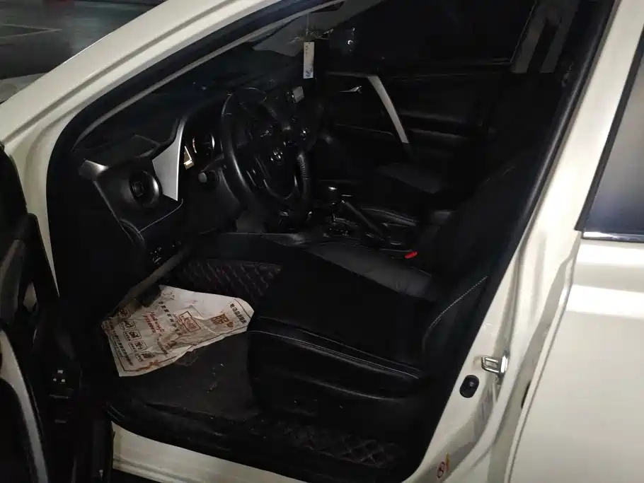 صورة 9 - Toyota RAV4 Rongfang