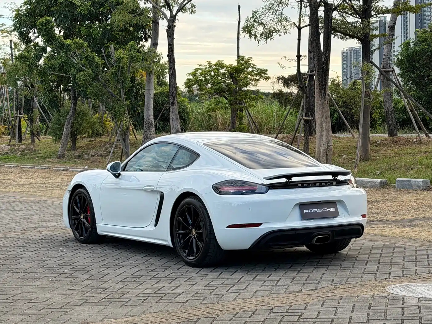 Porsche 718 2018 Cayman 2.0T фото 6