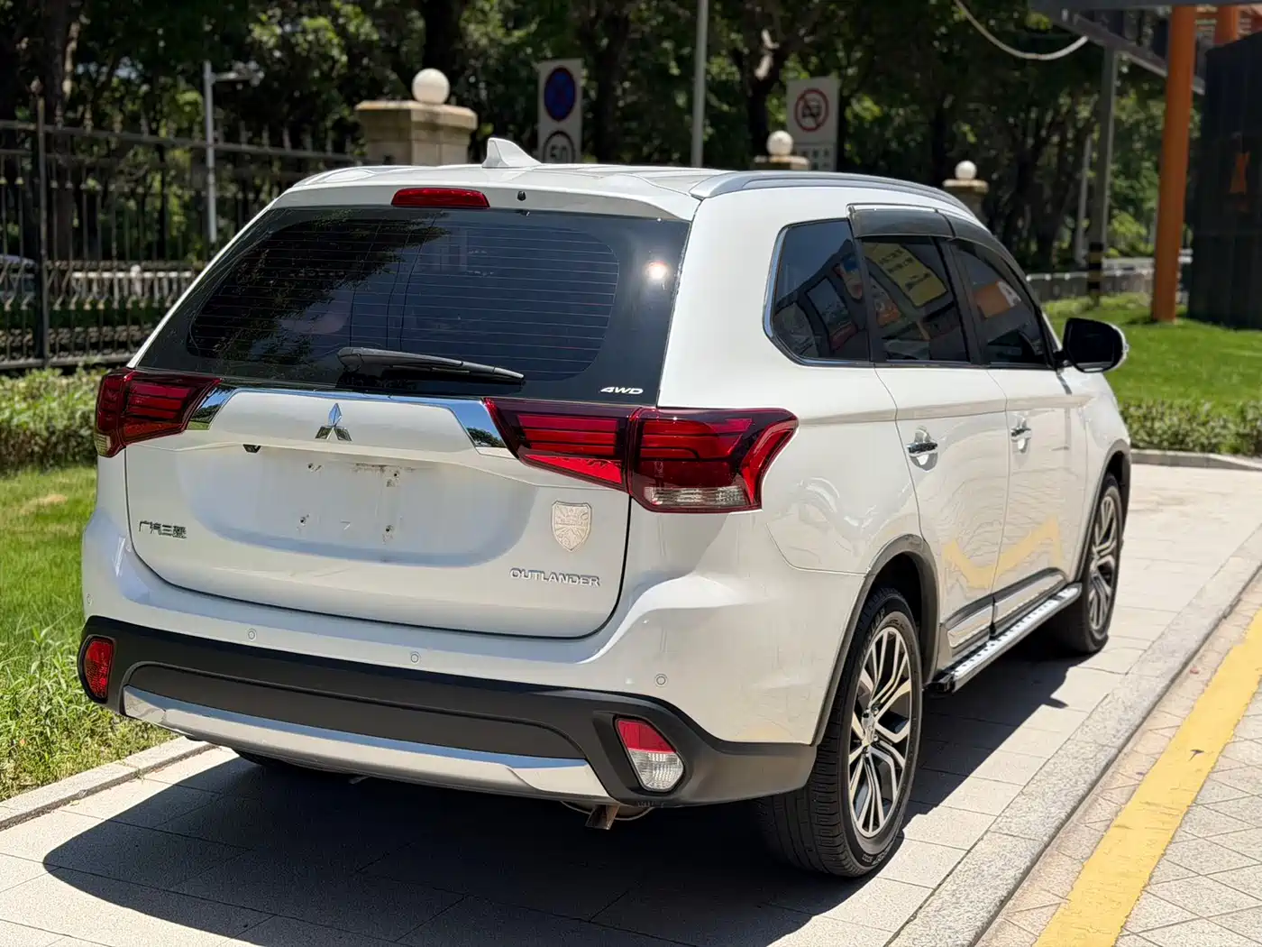 Mitsubishi Outlander 2017 2018 2.4L 4WD Elite Edition 5-seater
