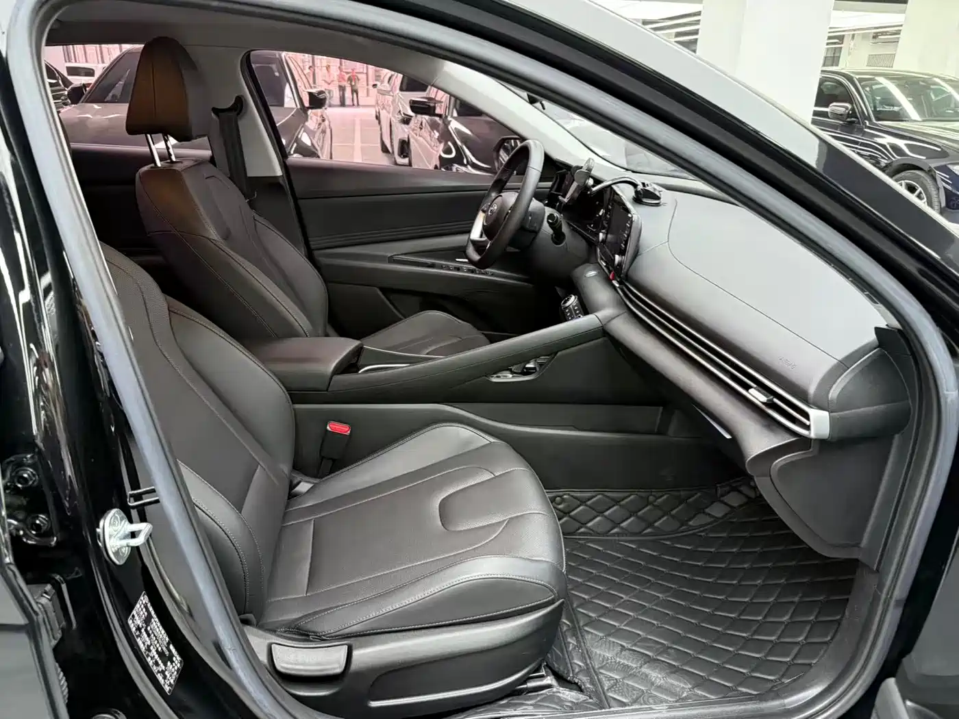 Hyundai Elantra 2023 1.5L CVT GLX Elite Edition фото 13