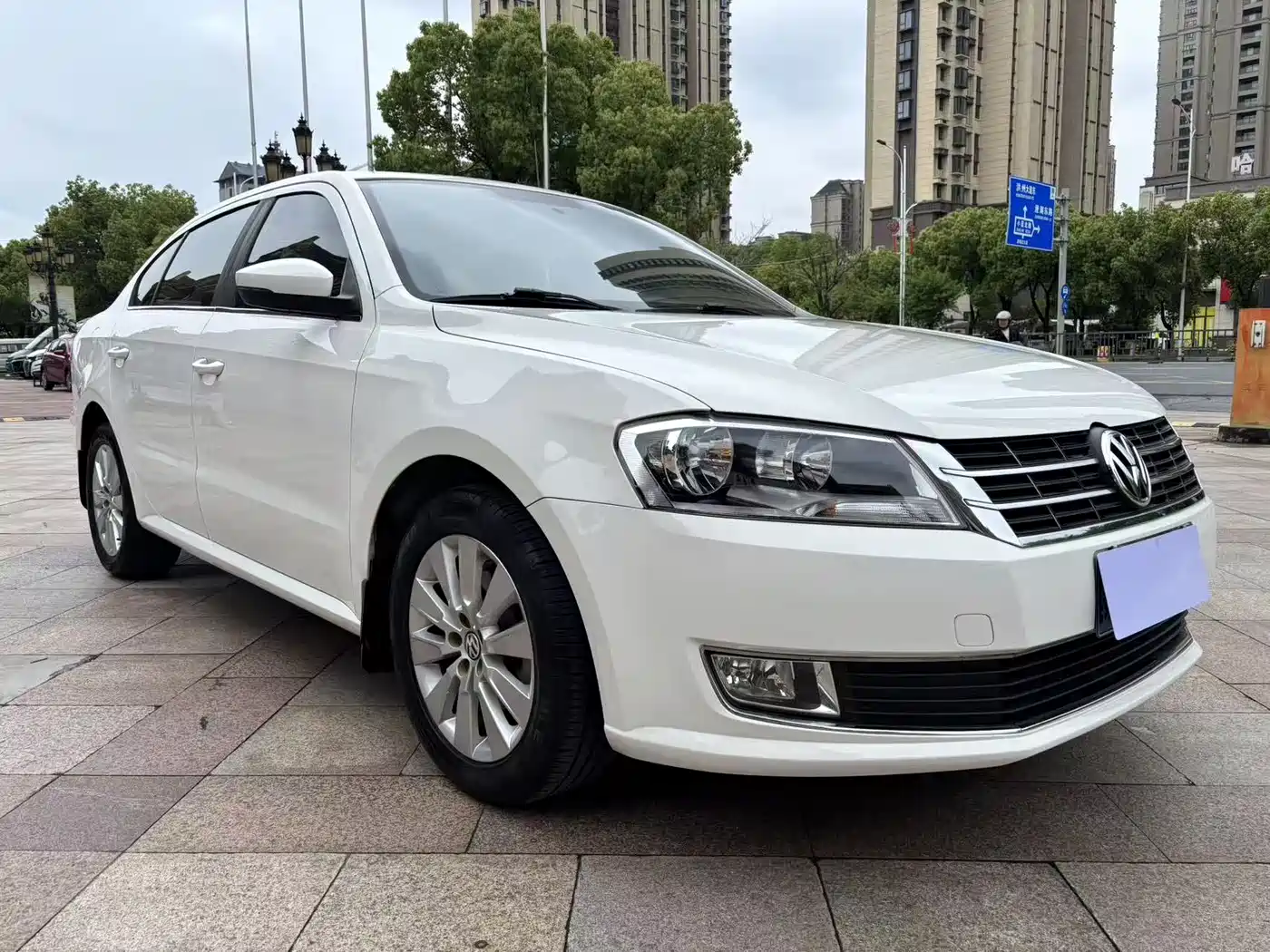 Volkswagen Lavida 2013 Facelift Classic 1.6L Automatic Comfort фото 3