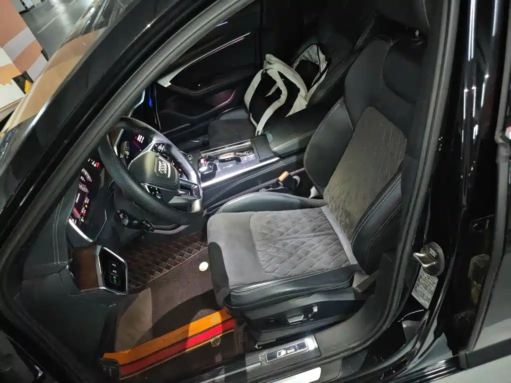 Фото 16 - Audi A6L