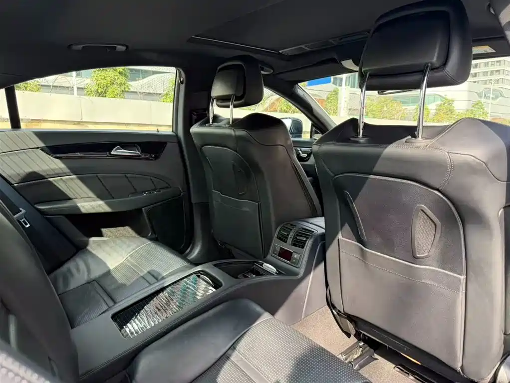 Mercedes-Benz CLS AMG 2015 AMG CLS 63 4MATIC фото 22