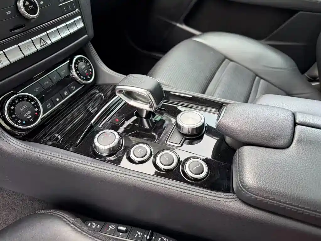 Mercedes-Benz CLS AMG 2015 AMG CLS 63 4MATIC фото 11