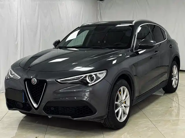  Alfa Romeo Stelvio 2017 2.0T 200HP Luxury Edition