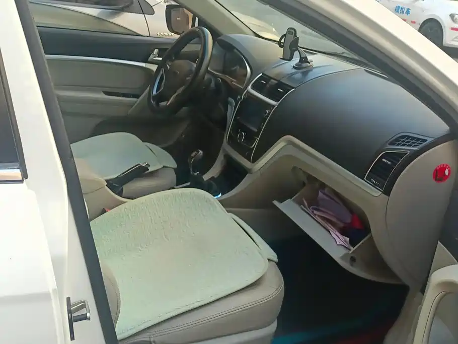 Geely Emgrand 2015 2015 Sedan 1.5L Manual Upward Edition