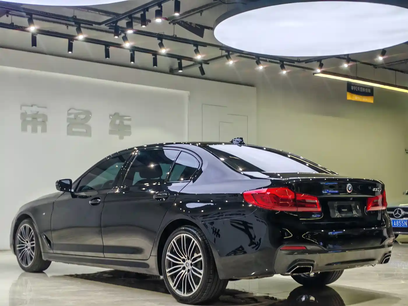 BMW 5 Series 2019 530Li Leading M Sport Package фото 4