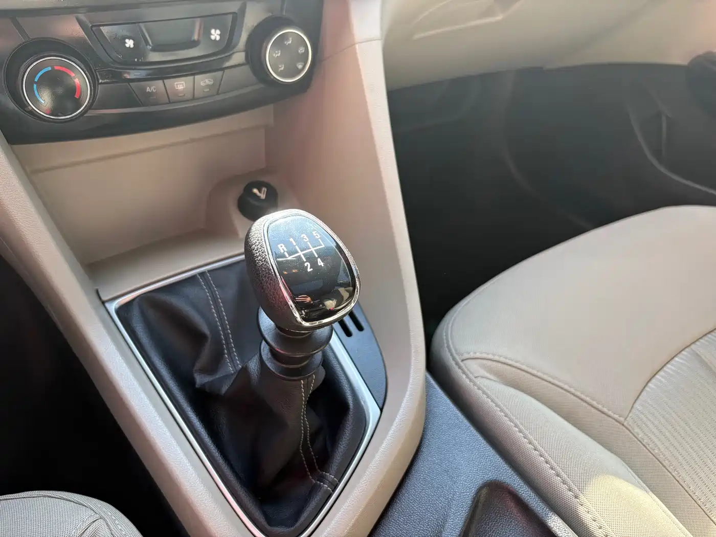 Buick Excelle 2015 15N Manual Elite фото 8