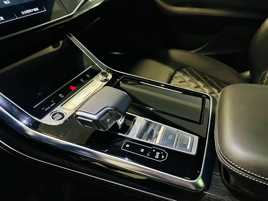 Audi Q8 2023 55 TFSI Premium Sport фото 11