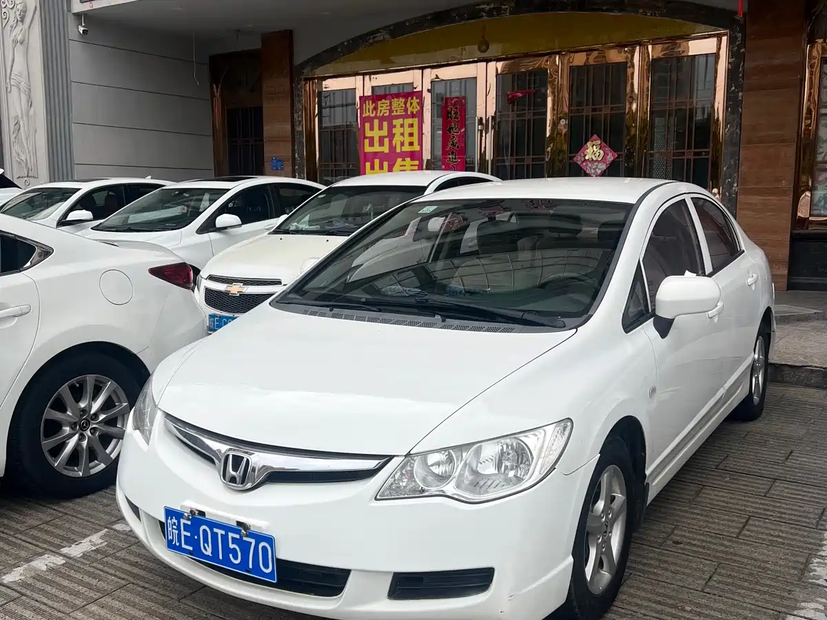 CIIMO CIIMO 2015 2015 1.8L Automatic Comfort Edition