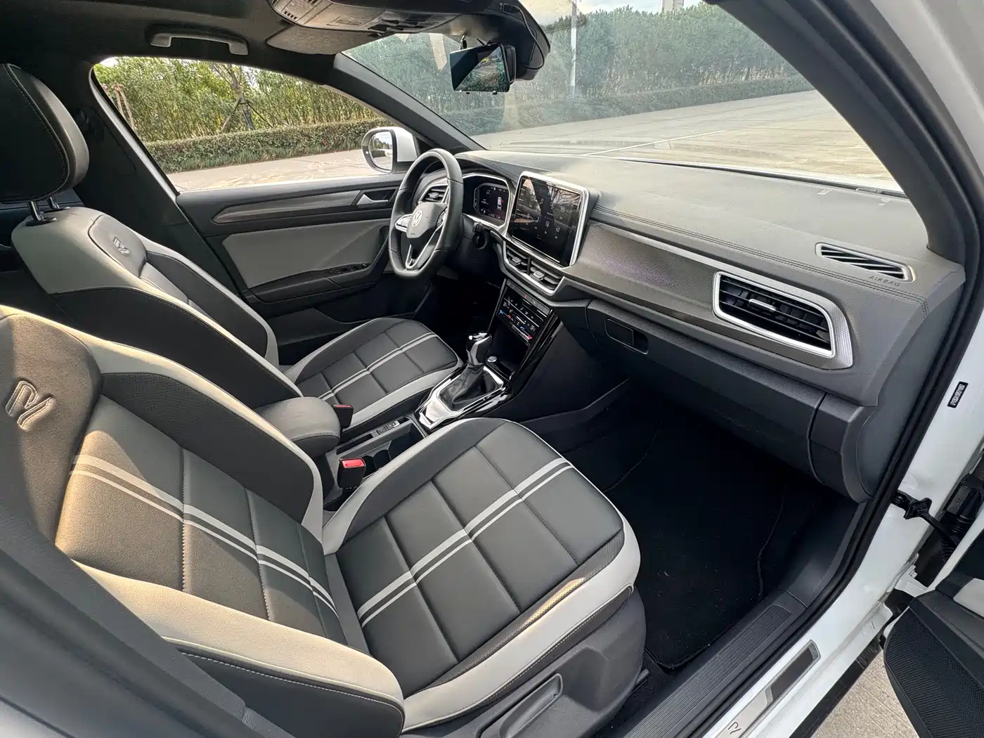 VOLKSWAGEN T ROC EXPLORING SONGS