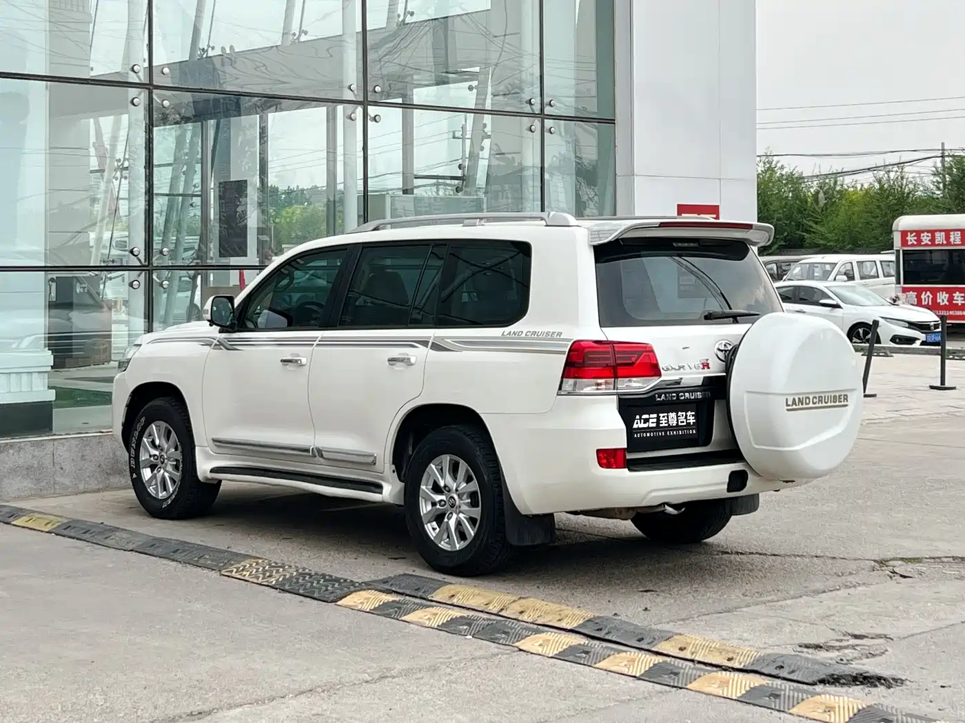 Toyota Land Cruiser (Import) фото 6
