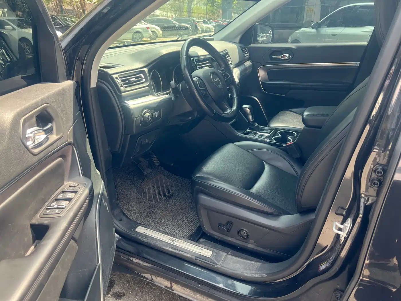 JEEP GRAND COMMANDER