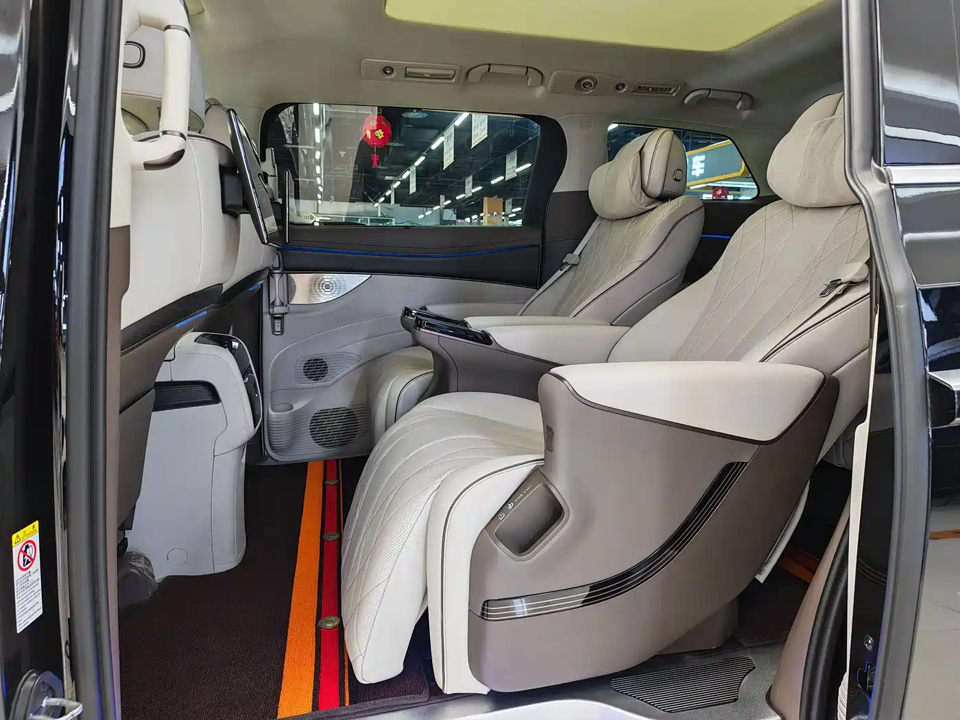 Denza D9 2023 2022 DM-i 970 AWD Flagship