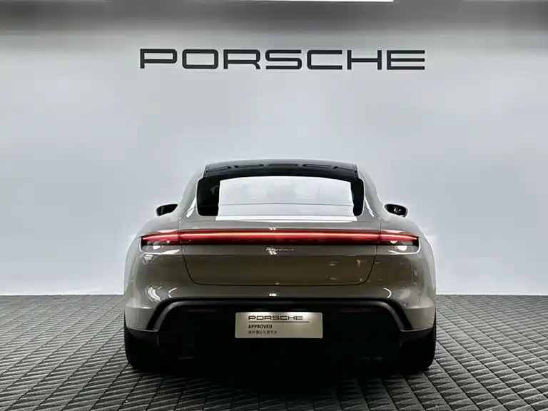 Фото 4 - Porsche Taycan