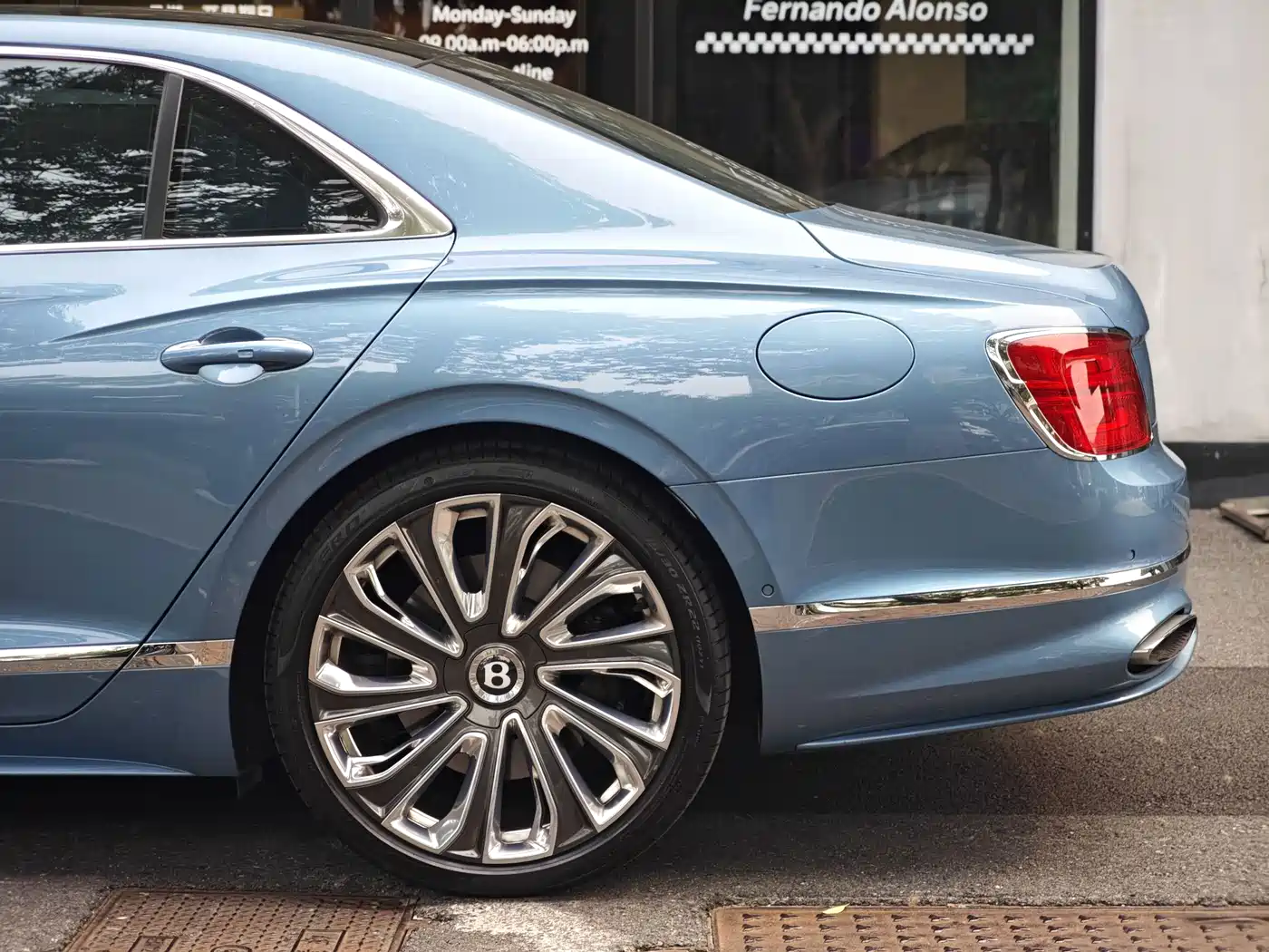 Bentley Flying Spur Plug-in Hybrid 2025 2025 Model Year 4.0T V8 Mulliner