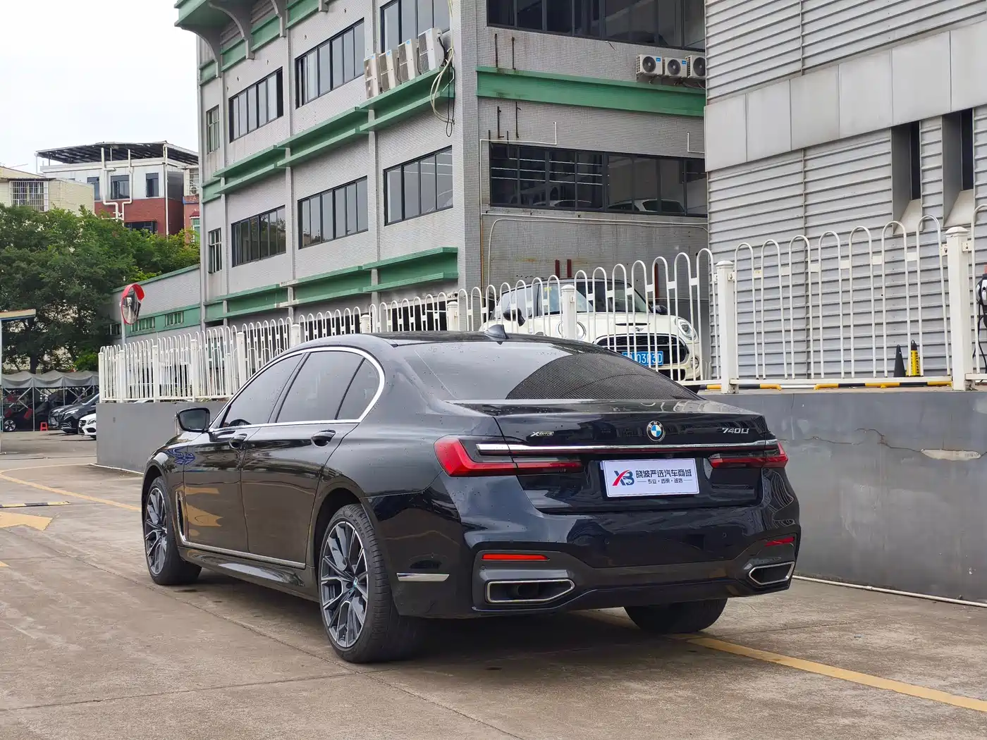 BMW 7 Series 2019 740Li xDrive Executive M Sport Package фото 19