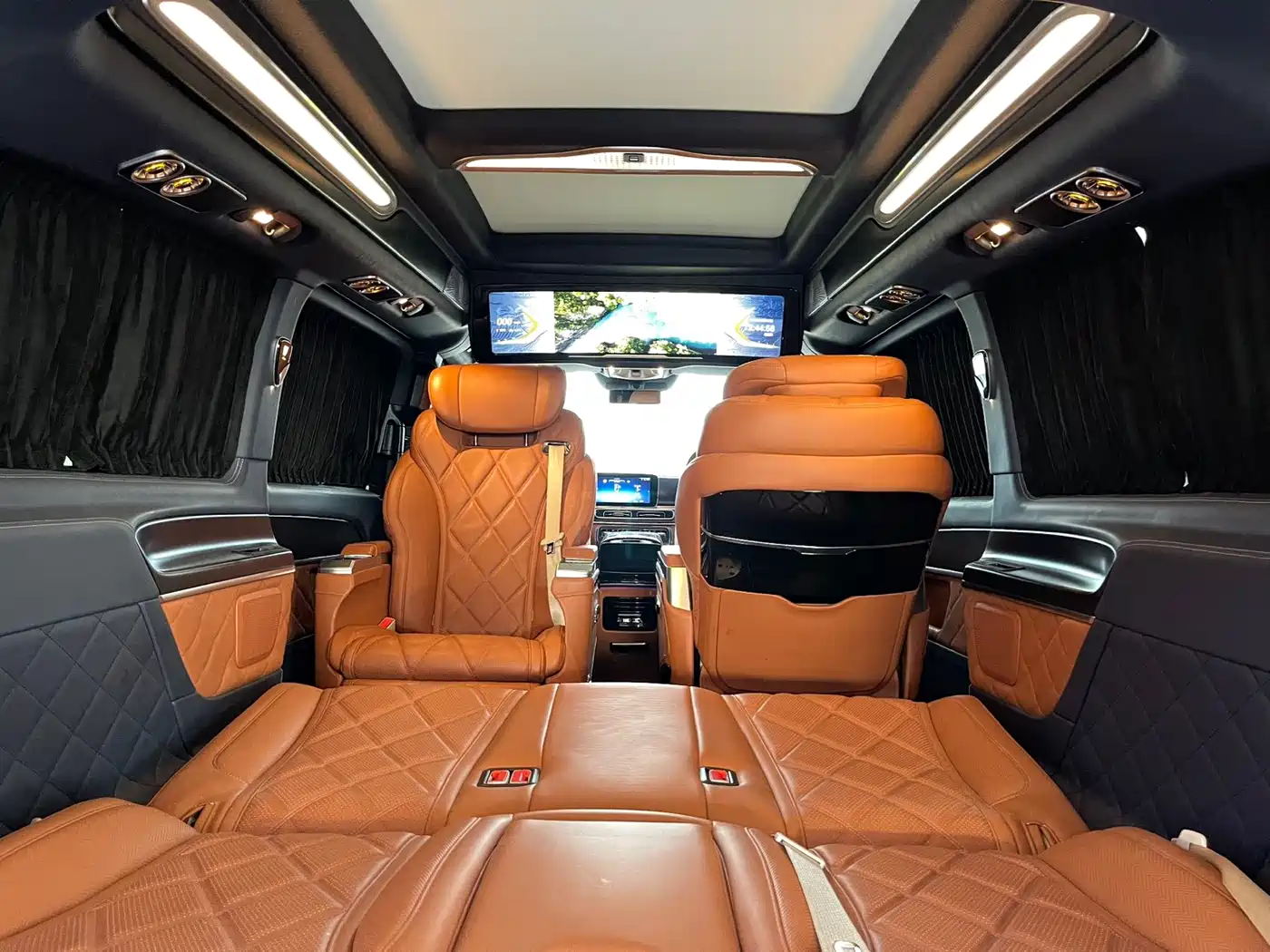 Mercedes-Benz V-Class 2024 V 300 L Long Wheelbase Luxury Edition фото 17
