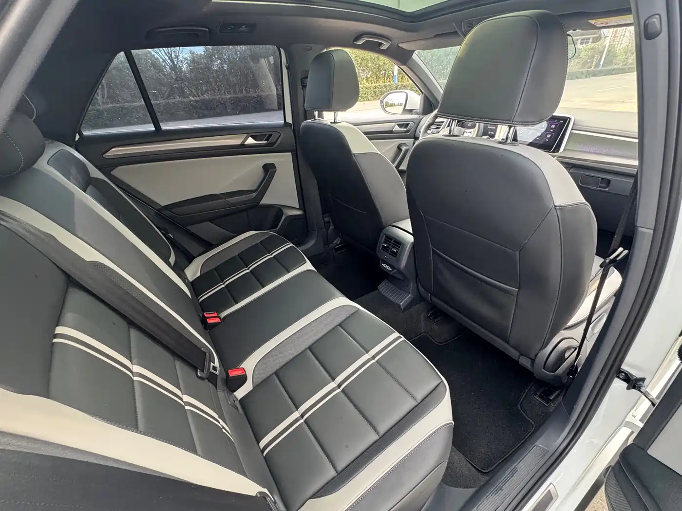 VOLKSWAGEN T ROC EXPLORING SONGS