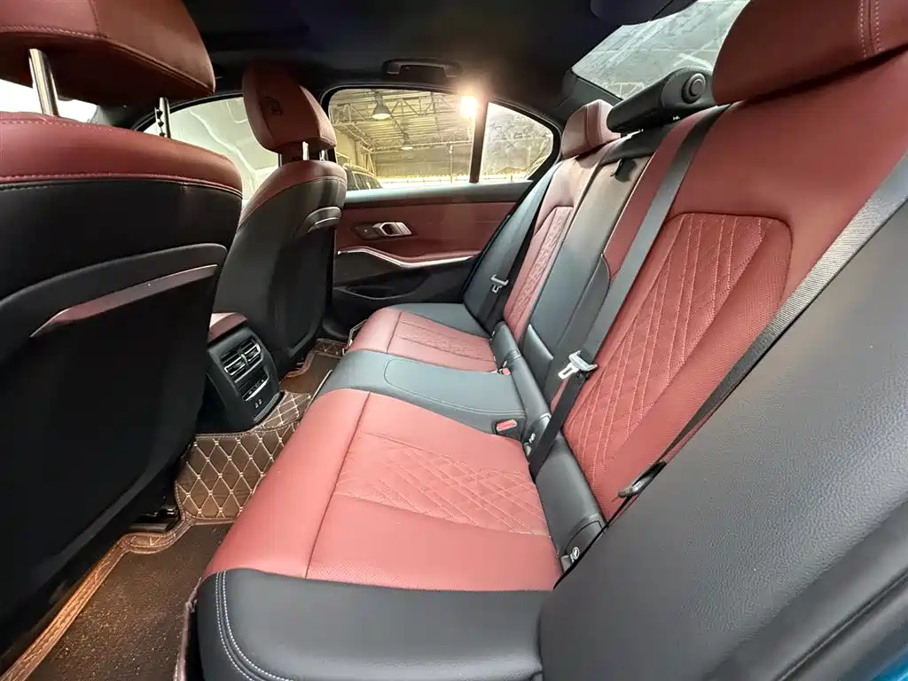 BMW 3 Series 2024 325i M Sport Shadowline Package фото 9
