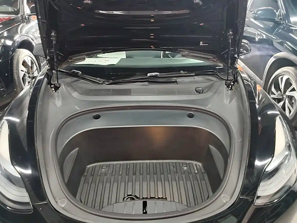 Фото 16 - Tesla Model 3