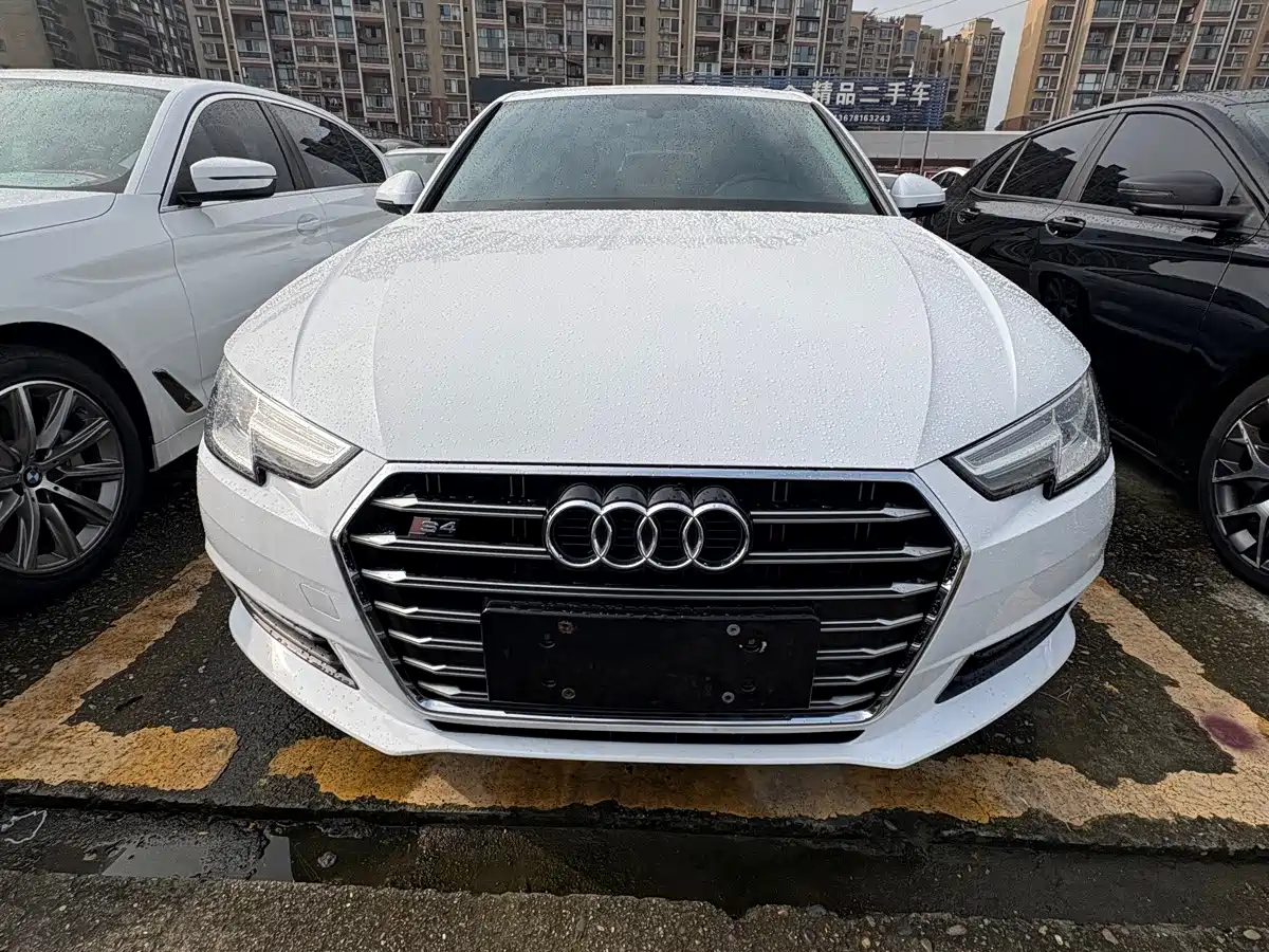 Photo 2 - Audi A4L