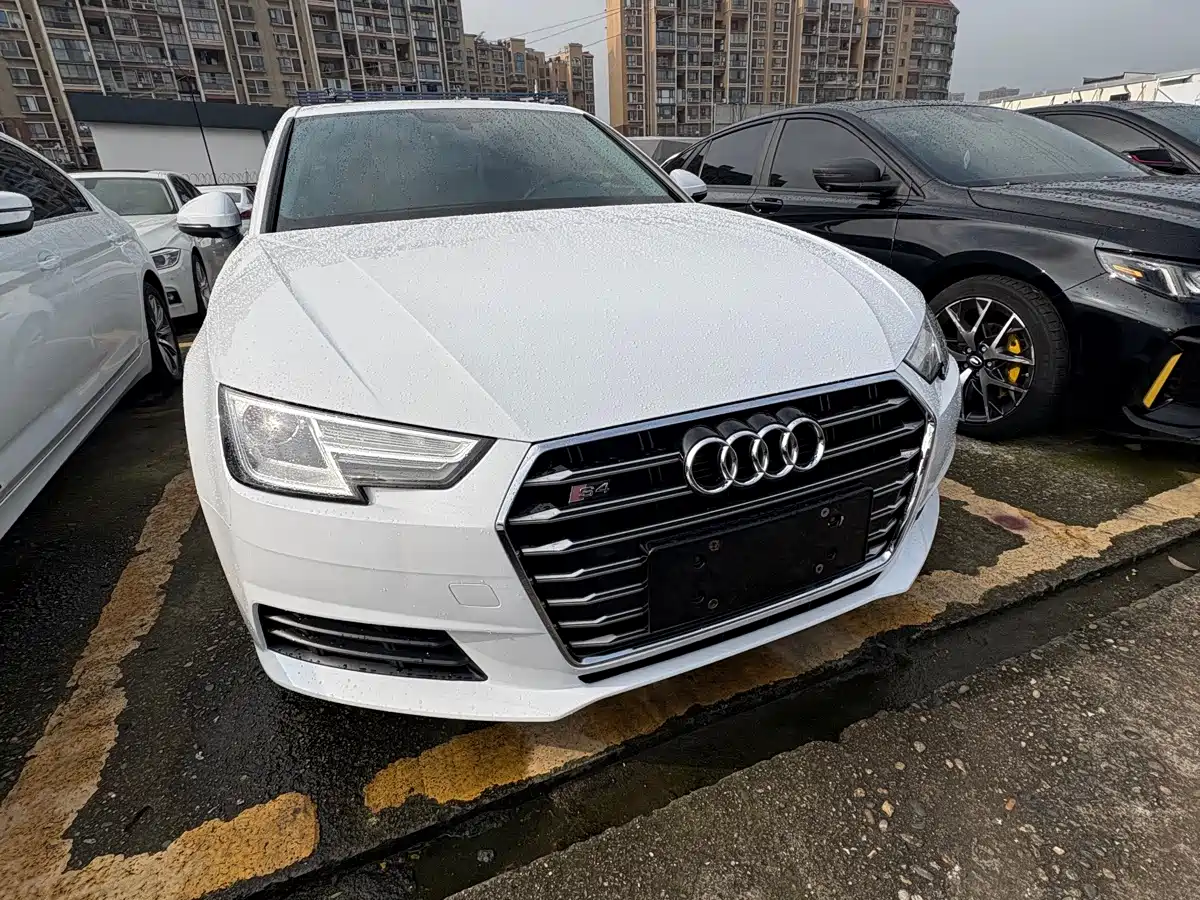 Photo 3 - Audi A4L