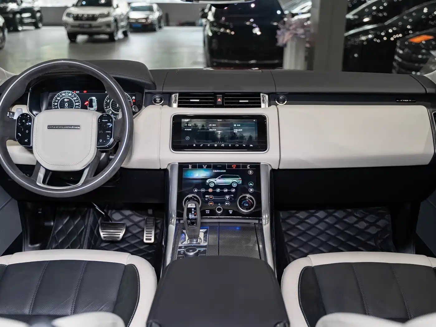 Land Rover Range Rover Sport 2022 Model 3.0 L6 Tiger Ambition Edition фото 11