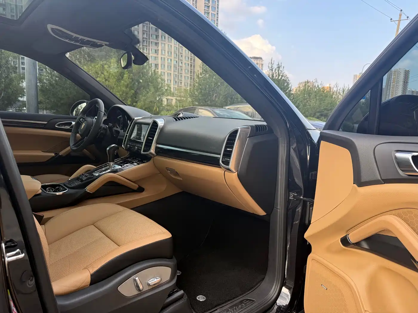 Porsche Cayenne 2014 Cayenne Platinum Edition 3.0T фото 8