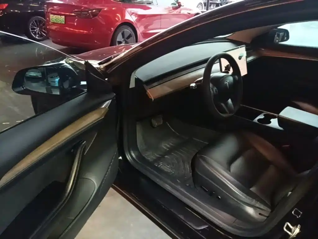 Фото 16 - Tesla Model 3