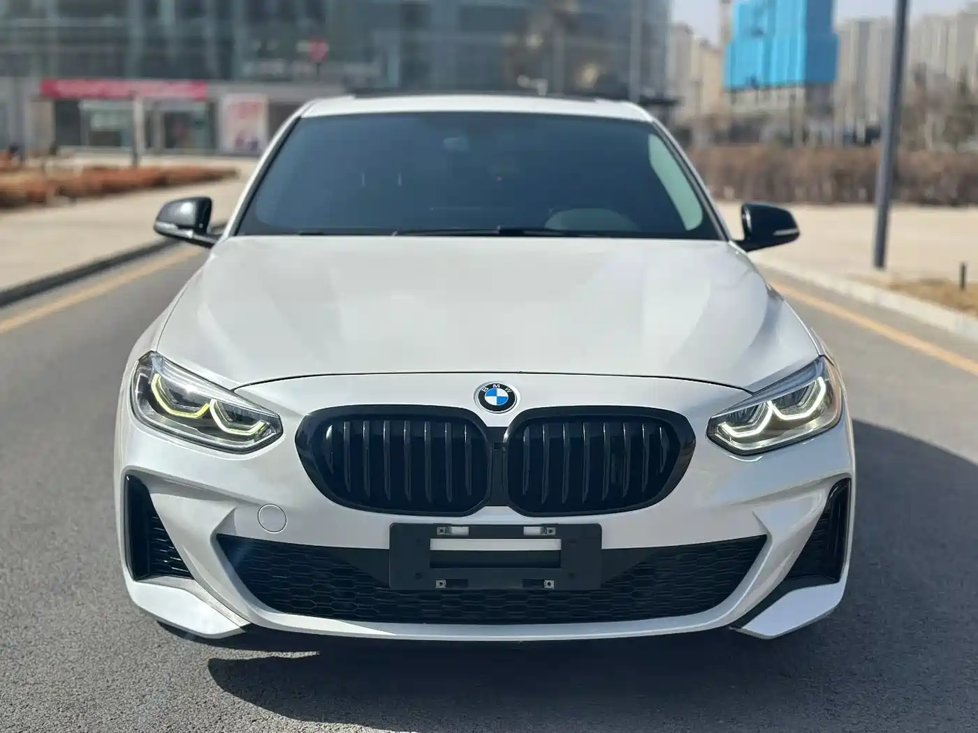 BMW 1 Series 2023 120i M Sport Shadow Edition фото 2